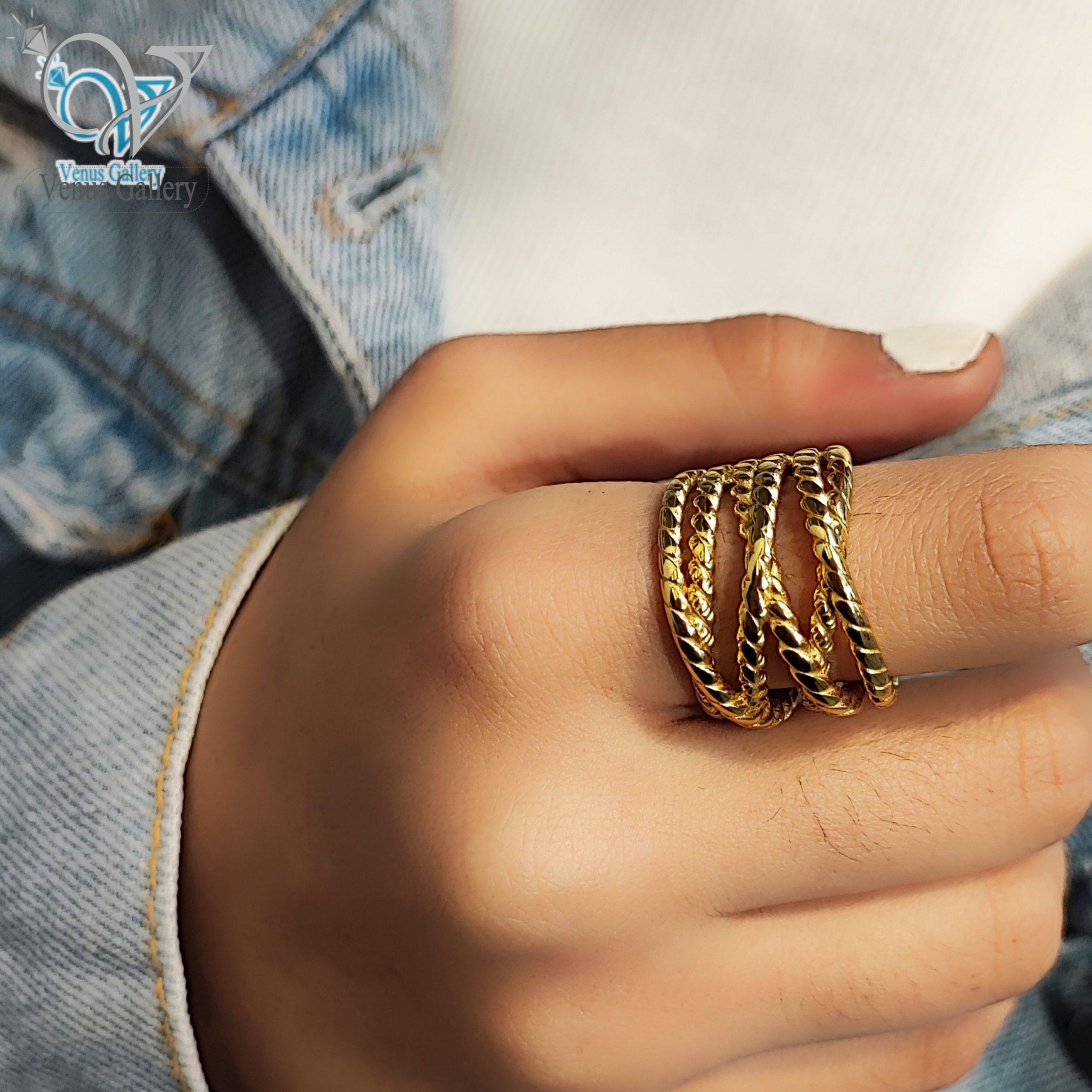 InShot_۲۰۲۴۰۳۲۴_۲۰۱۵۵۹۸۶۴-min-scaled-1.jpg انگشتر زنانه چندلاین استیل طلایی مدل بافت - Image 1