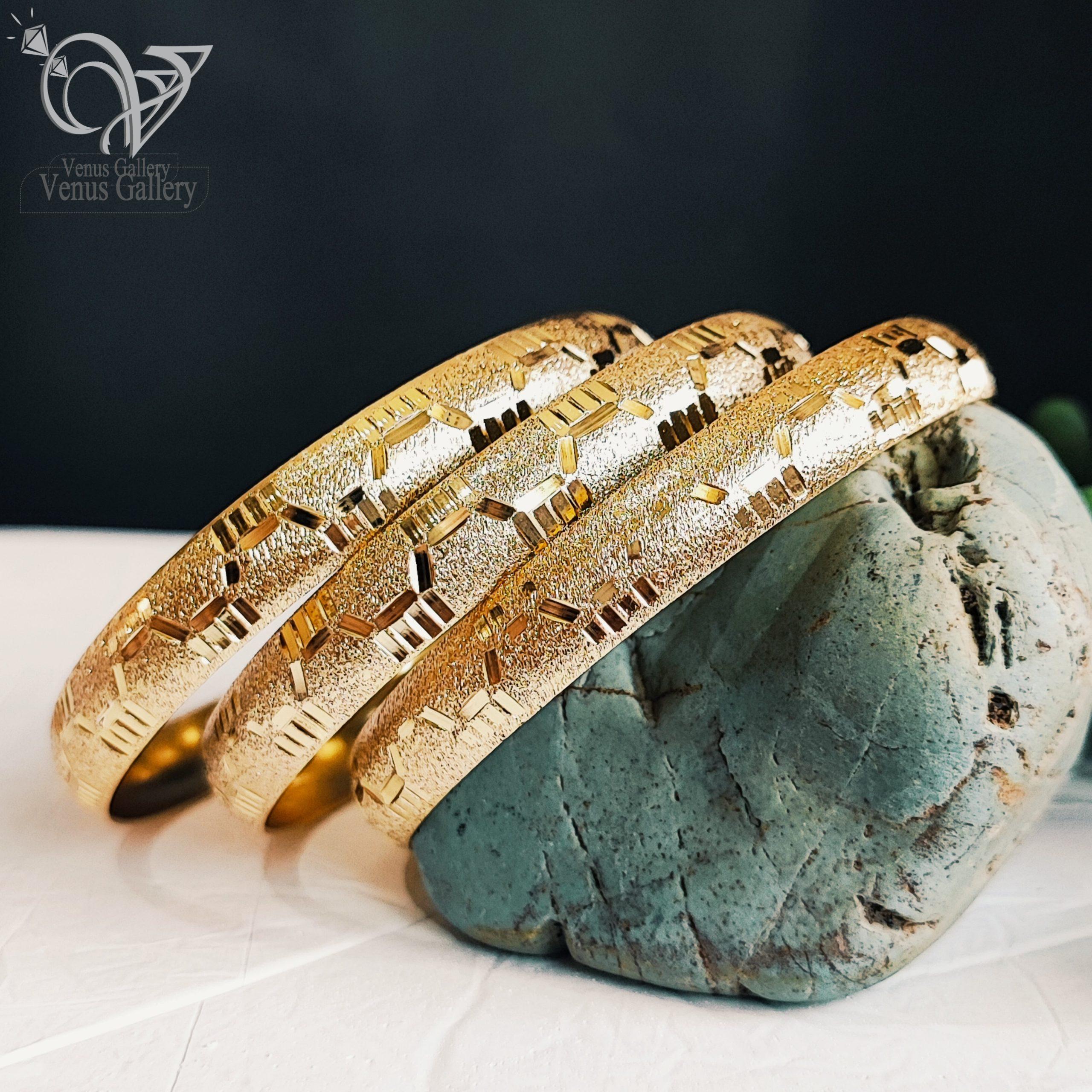 InShot_۲۰۲۴۰۴۲۹_۱۸۳۸۵۹۹۵۳-min-scaled-1.jpg النگو طلاروس طرح طلا - Image 1