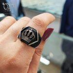 انگشتر نقره اصل مردانه مدل تاج سیاه قلم کد 4044