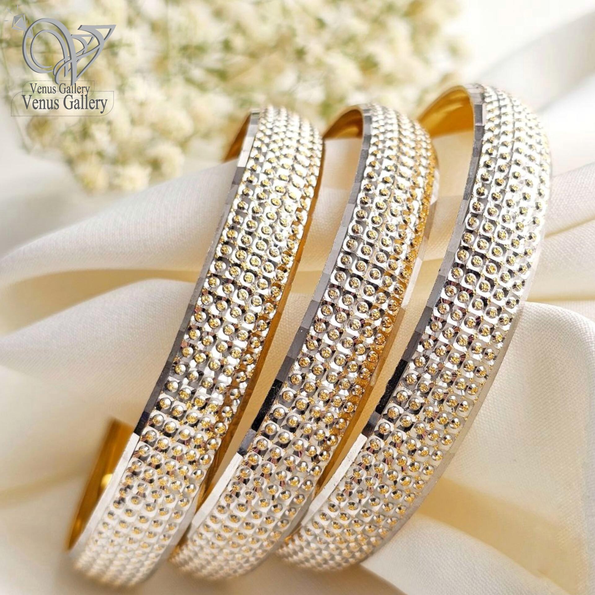 InShot_۲۰۲۴۰۶۱۰_۱۷۳۱۲۰۴۱۰.jpg النگو نقره طرح طلا مدل نقطه کوب 3880 - Image 1