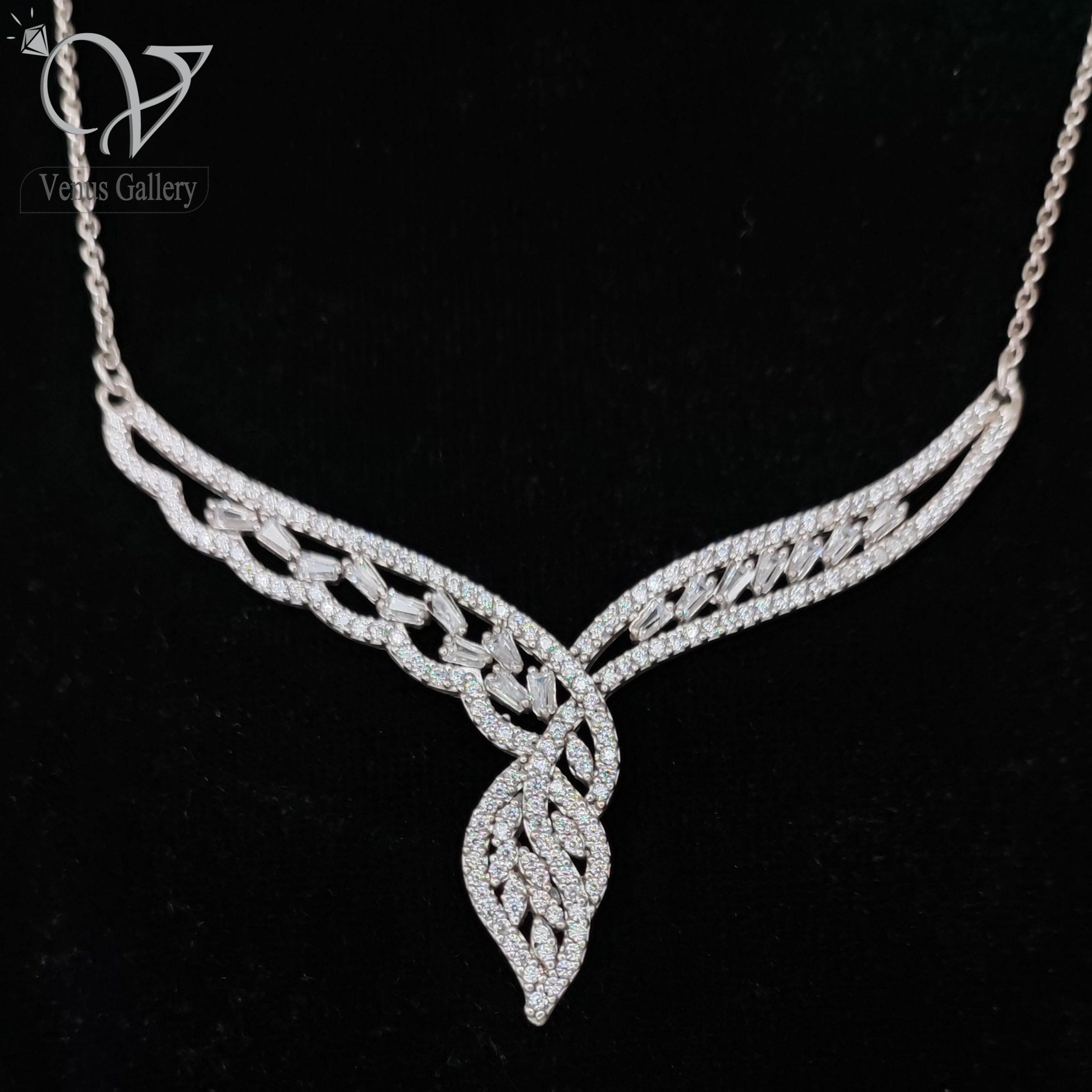 InShot_۲۰۲۴۰۷۰۳_۲۱۴۰۵۸۰۹۸-min-scaled-1.jpg سرویس نقره جواهری زنجیری ظریف - Image 1