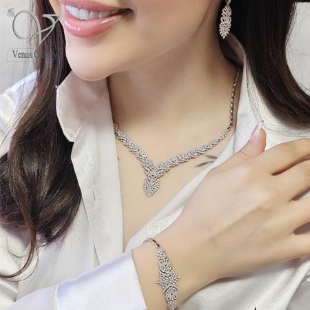 سرویس نقره پر نگین و خاص -د گالری نقره ونوس سرویس نقره پر نگین و خاص